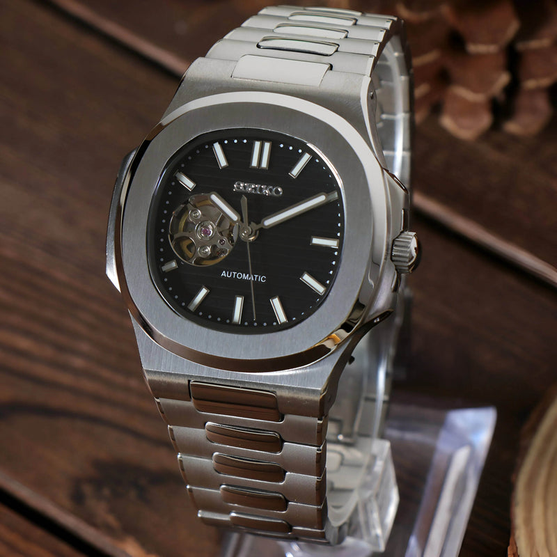 Nautilus Black Open Movement