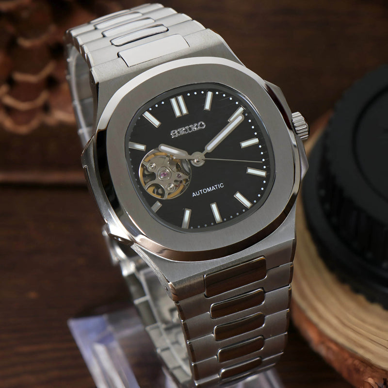 Nautilus Black Open Movement